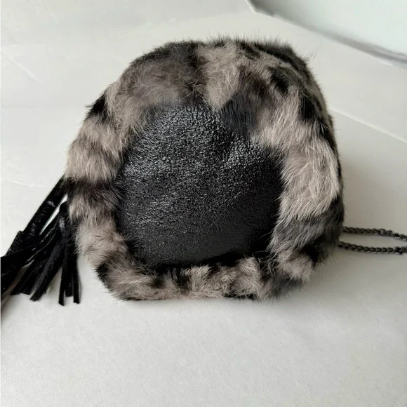 NWT Jocelyn Rabbit Fur Crossbody Bucket Bag / Purse in Animal Print - Picture 6 of 8